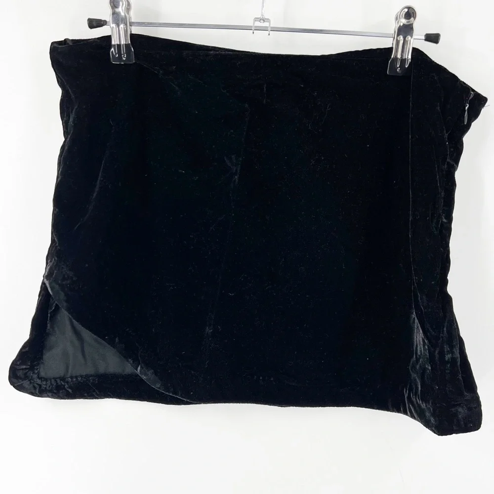 ✅ FREE PEOPLE Annalise Velvet Mini‎ Skirt BLACK SIZE 6